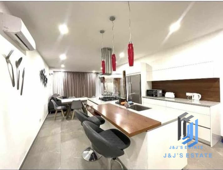 Charming 2-Bedroom Apartment in Victoria · 6