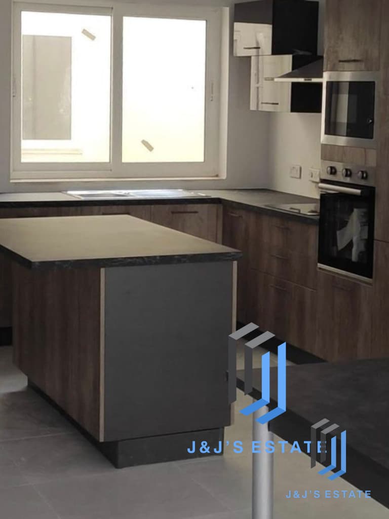 Three-bedroom apartment with balcony in central Attard · 1