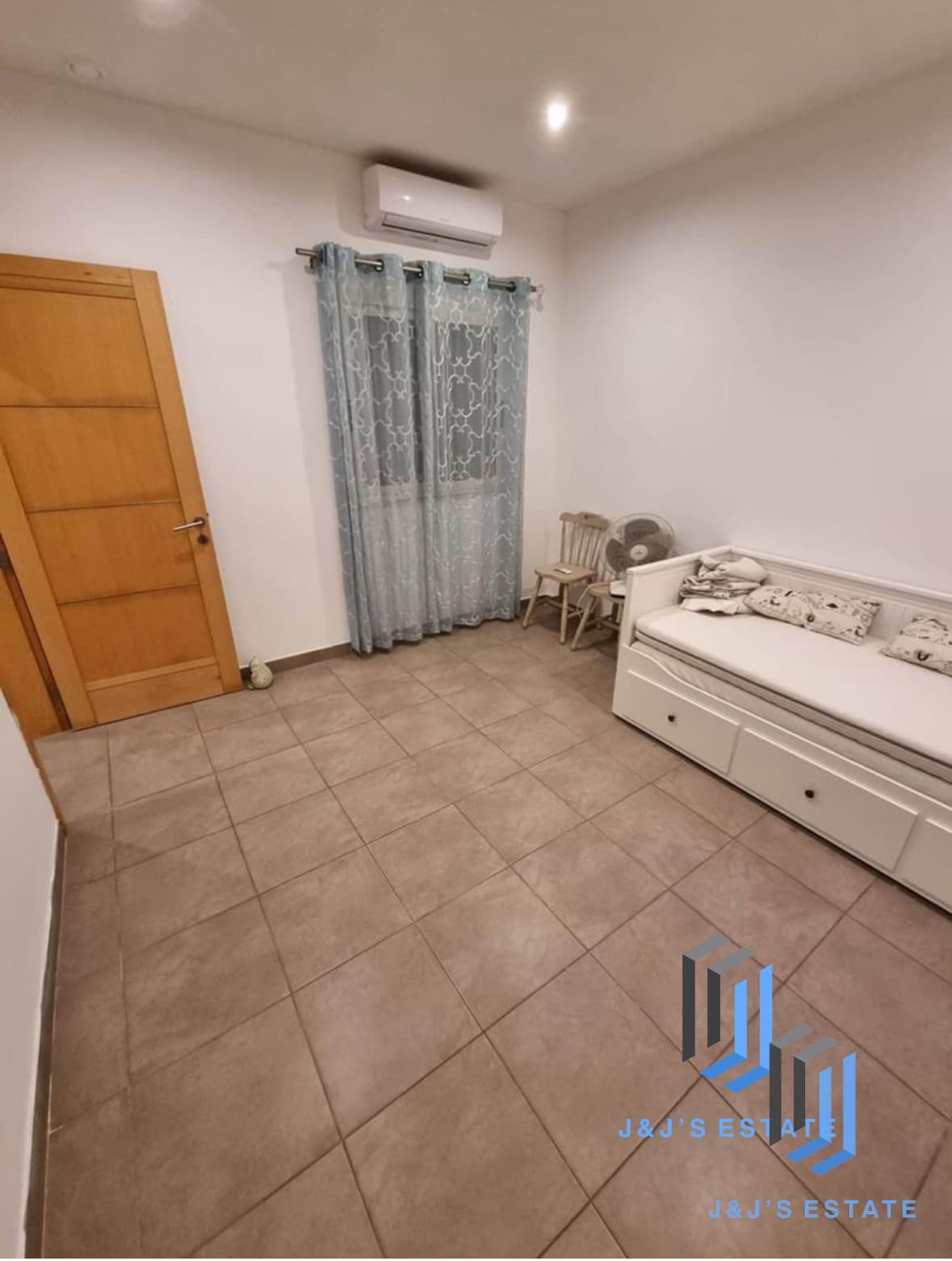 Spacious 3-Bedroom Apartment in Balzan · 3
