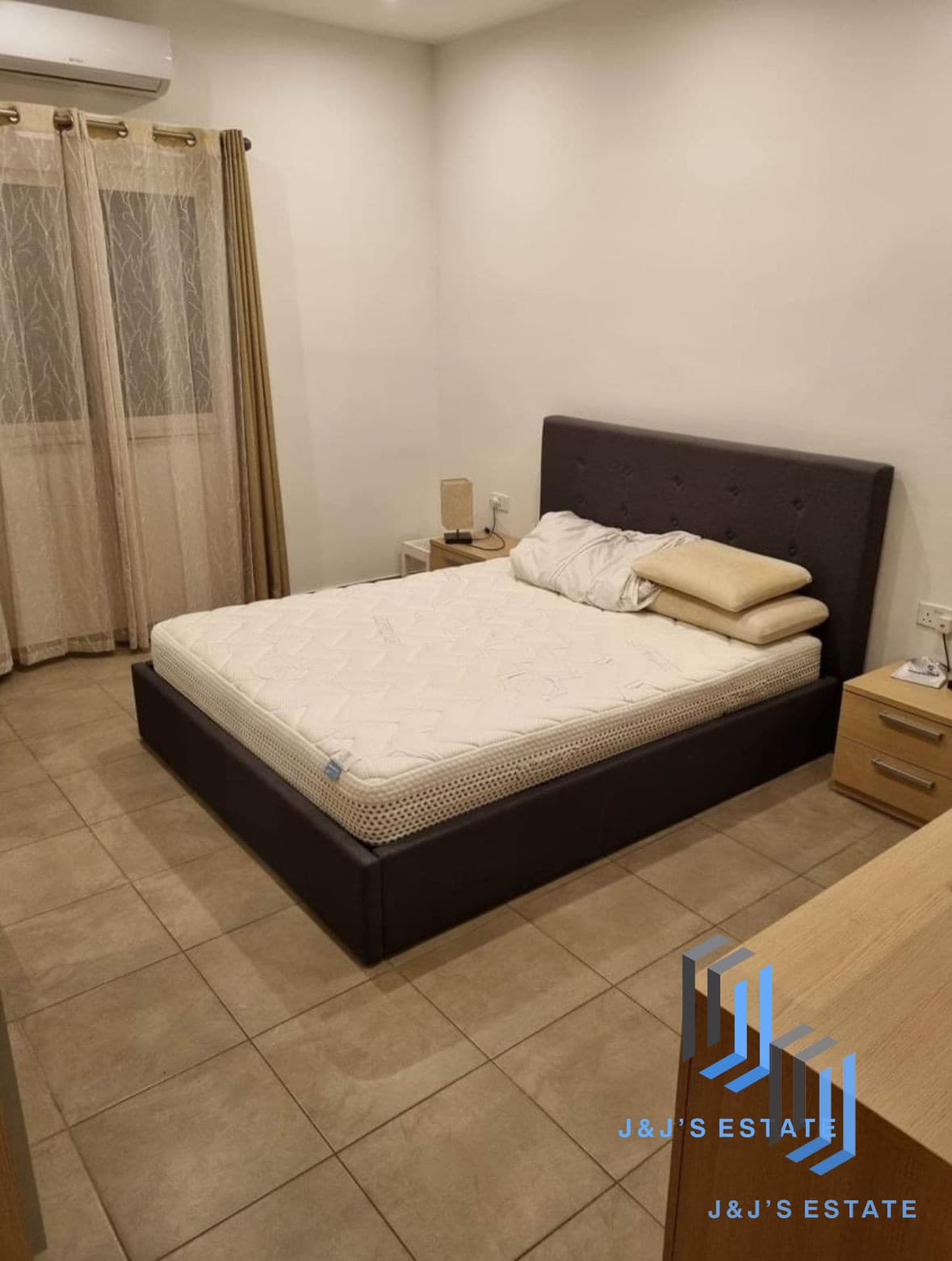 Spacious 3-Bedroom Apartment in Balzan · 5