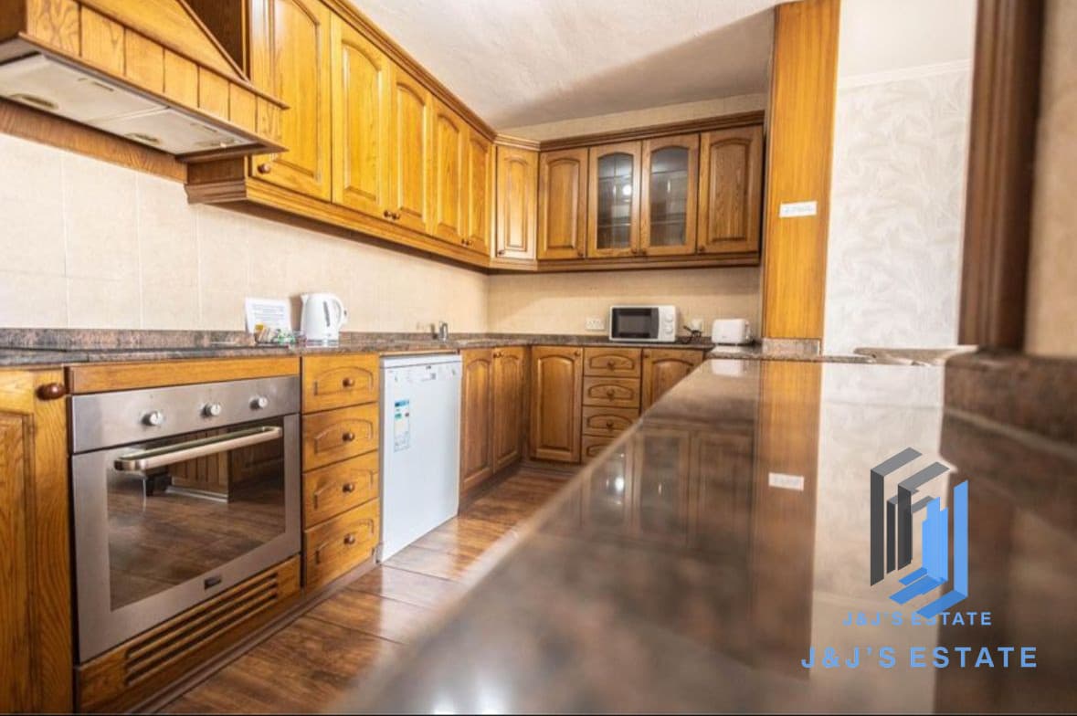 Spacious 3-Bedroom Apartment in St Julian's · 3