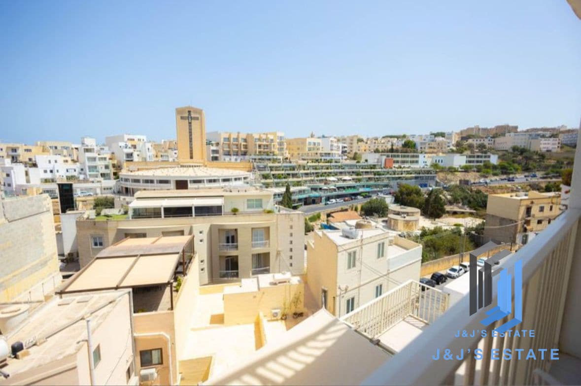 Spacious 3-Bedroom Apartment in St Julian's · 6
