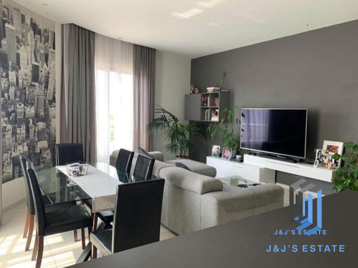 Spacious 3-Bedroom Apartment in Swieqi