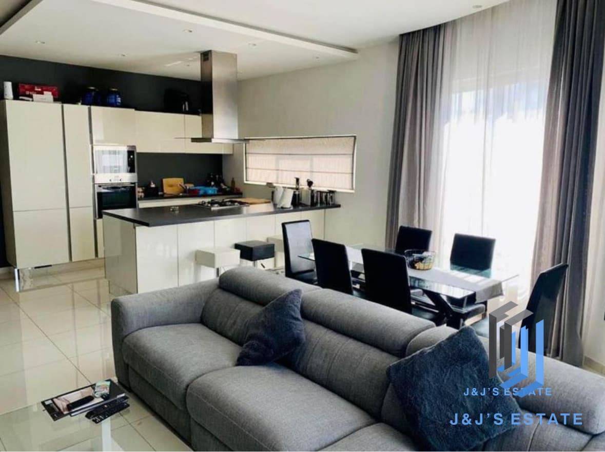 Spacious 3-Bedroom Apartment in Swieqi · 2