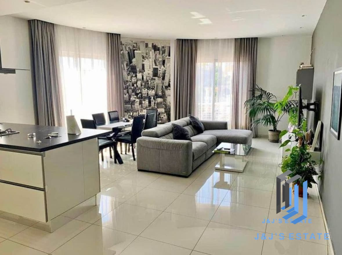 Spacious 3-Bedroom Apartment in Swieqi · 3
