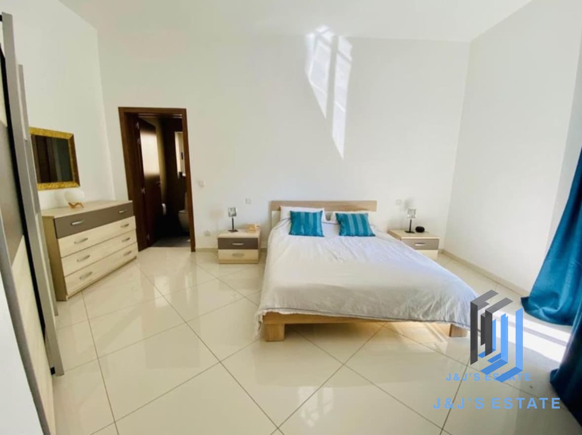 Spacious 3-Bedroom Apartment in Swieqi · 5