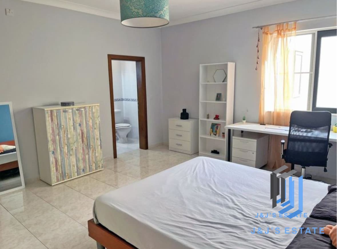 Spacious 3-Bedroom Apartment in Sliema · 2
