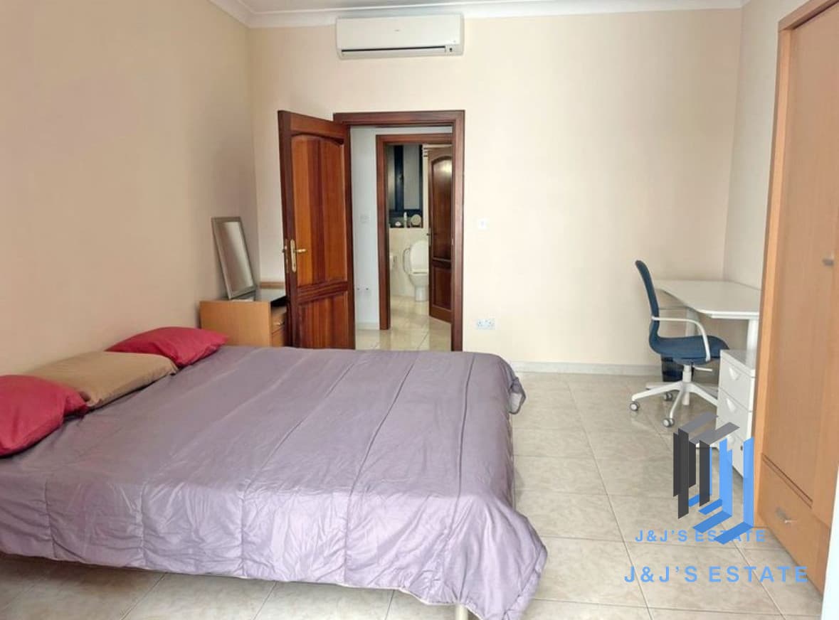 Spacious 3-Bedroom Apartment in Sliema · 3
