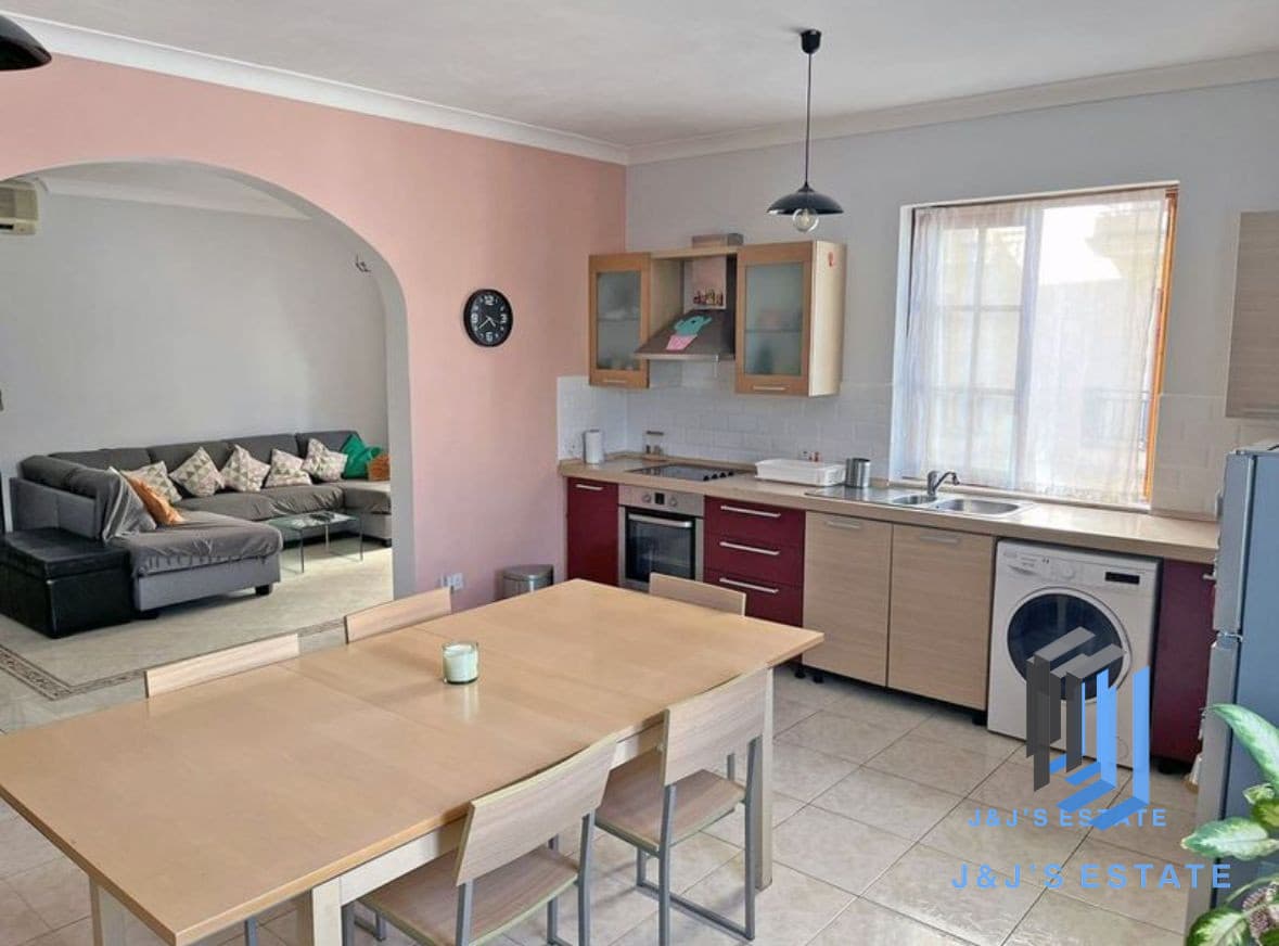 Spacious 3-Bedroom Apartment in Sliema · 4