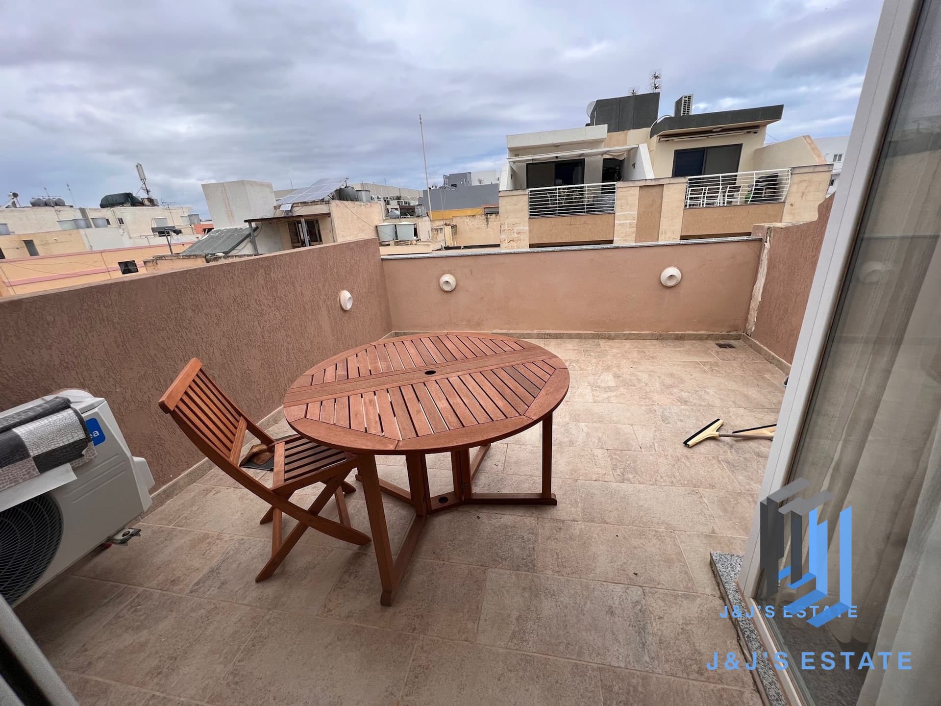 Penthouse in Luqa – Perfect for Airport Professionals · 5