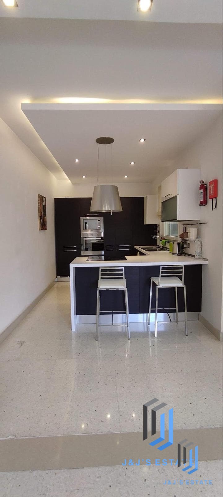 Three-bedroom apartment with open-plan living in Swatar · 2