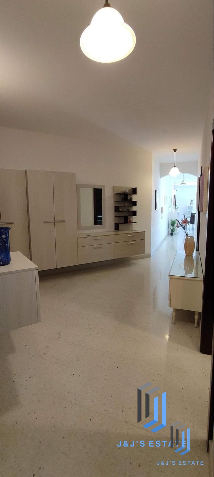 Three-bedroom apartment with open-plan living in Swatar · 3