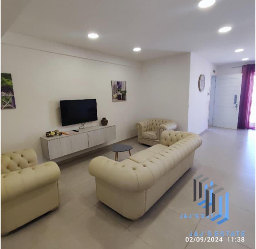 Modern 2-Bedroom Apartment in Marsaskala · 2