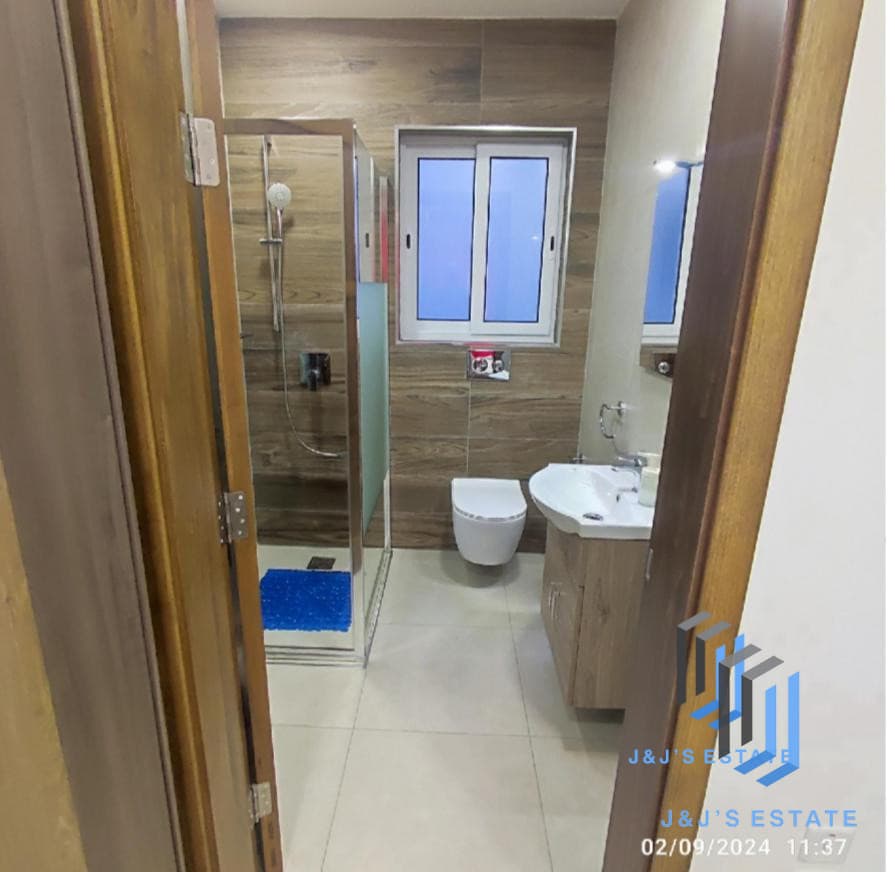 Modern 2-Bedroom Apartment in Marsaskala · 8