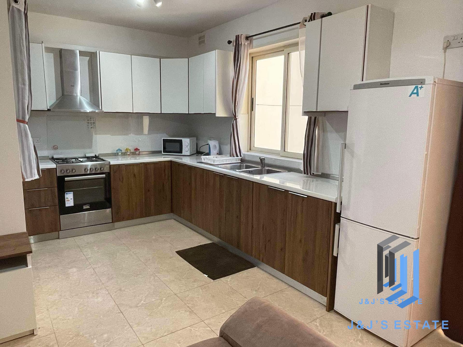 3-Bedroom Apartment in St Julian's · 5