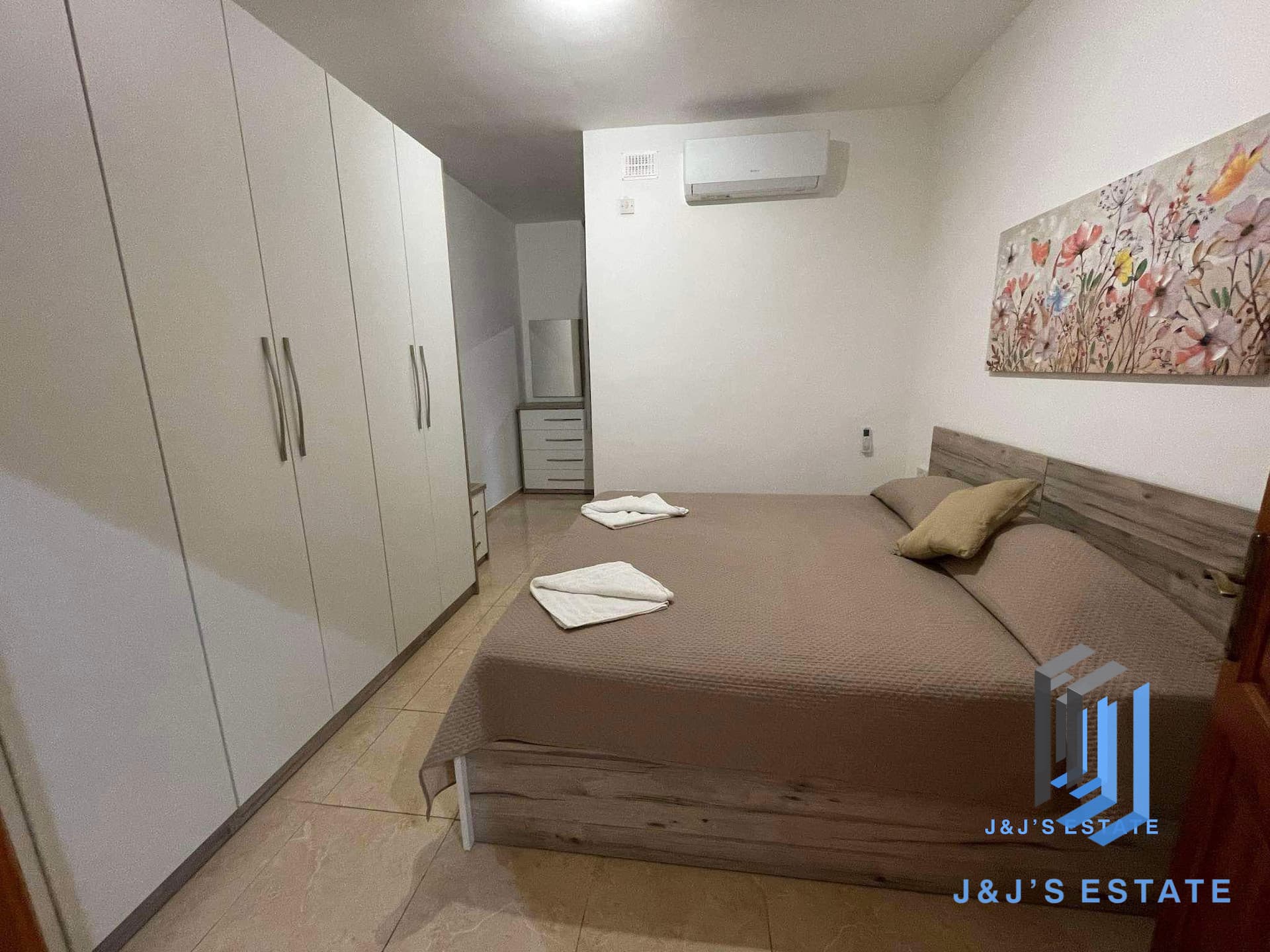 3-Bedroom Apartment in St Julian's · 8