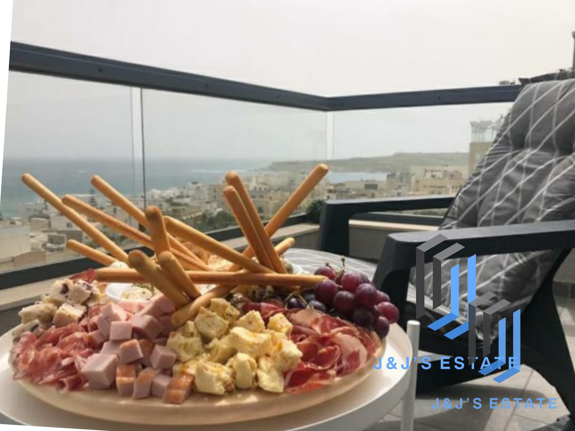 Spacious 3-Bedroom Penthouse in Marsaskala · 2