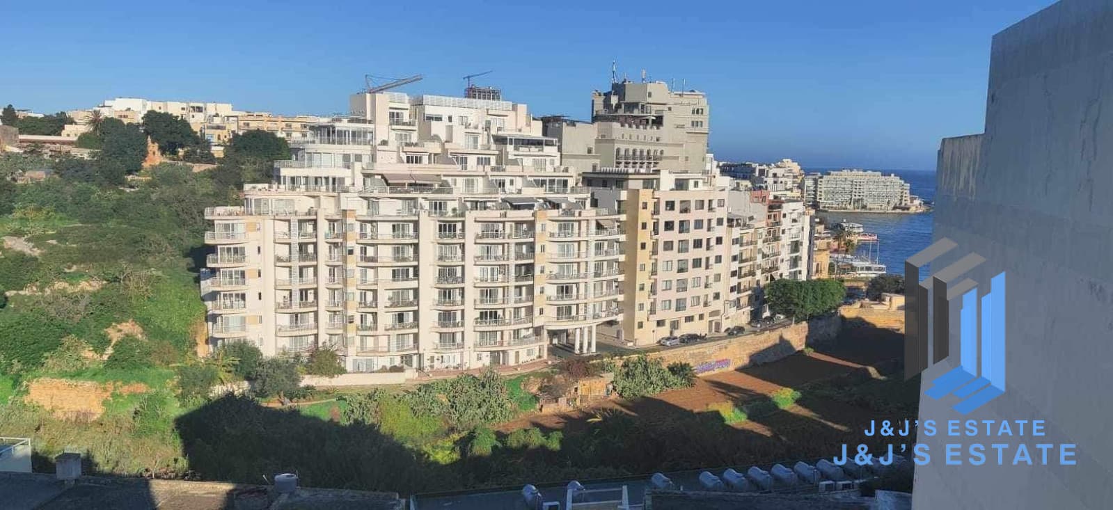 Studio Maisonette in Sliema with Sea View · 1