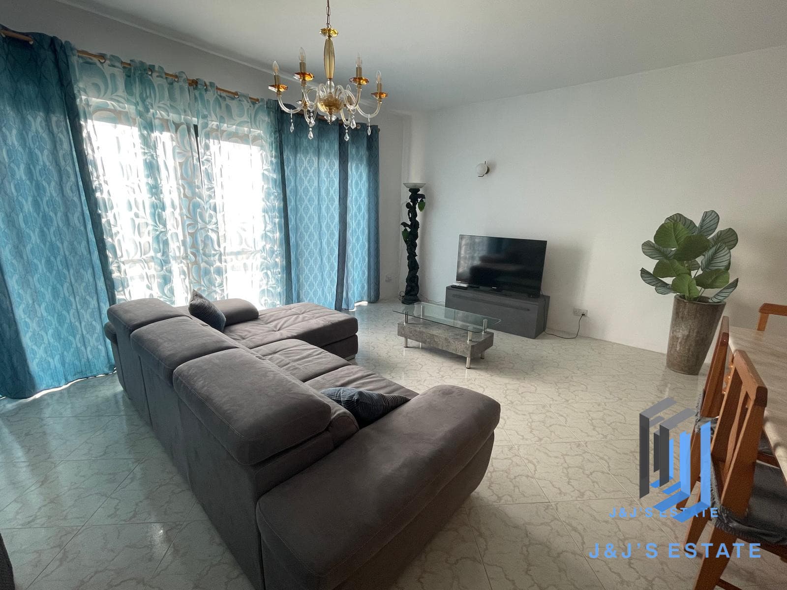 Two-bedroom penthouse with large terrace and sea view in Dwejra · 4