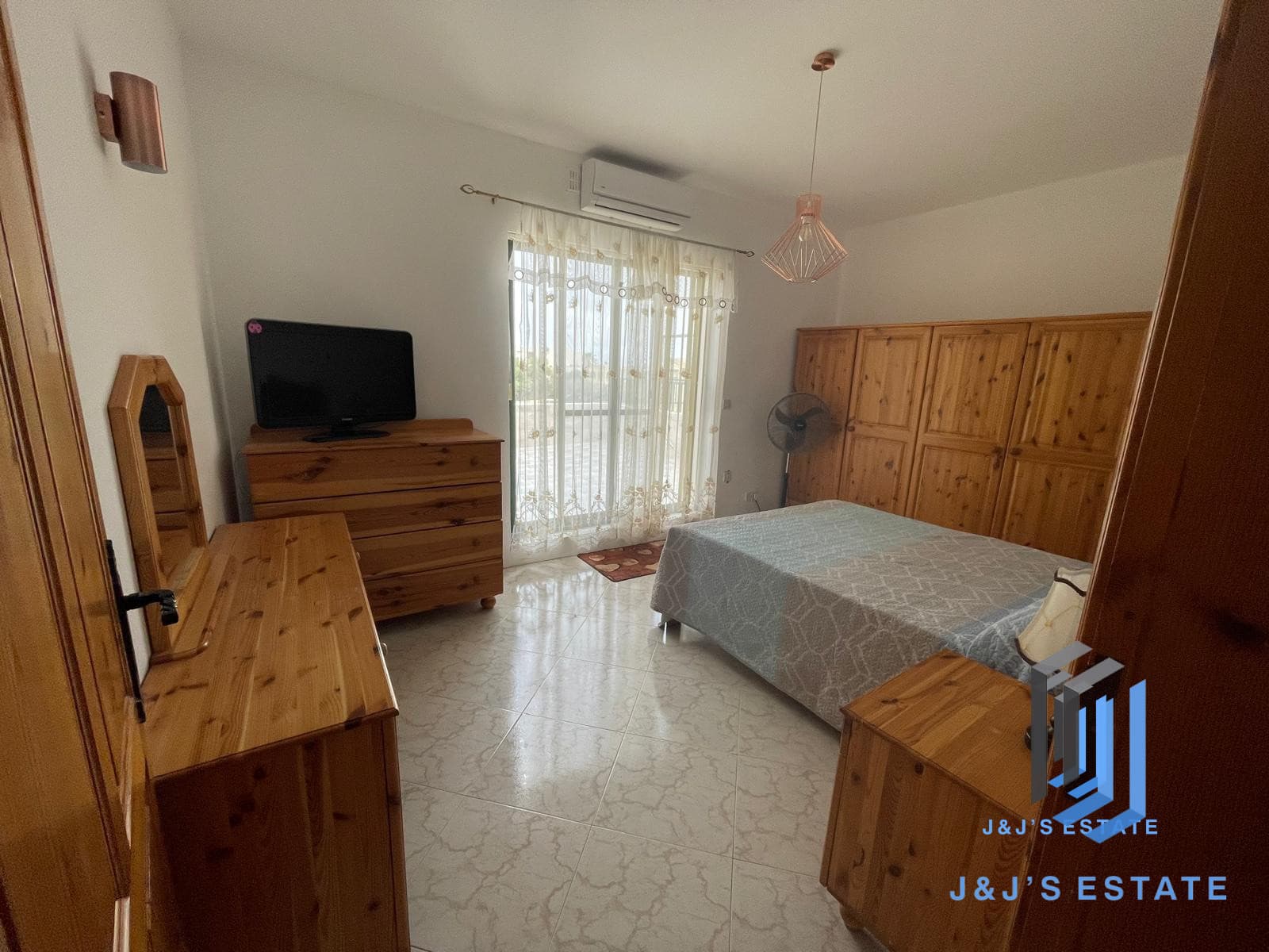Two-bedroom penthouse with large terrace and sea view in Dwejra · 7