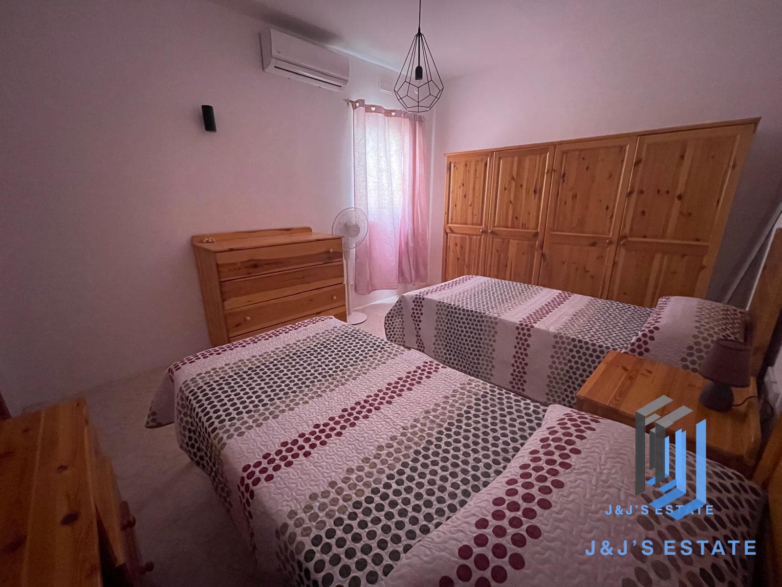 Two-bedroom penthouse with large terrace and sea view in Dwejra · 8