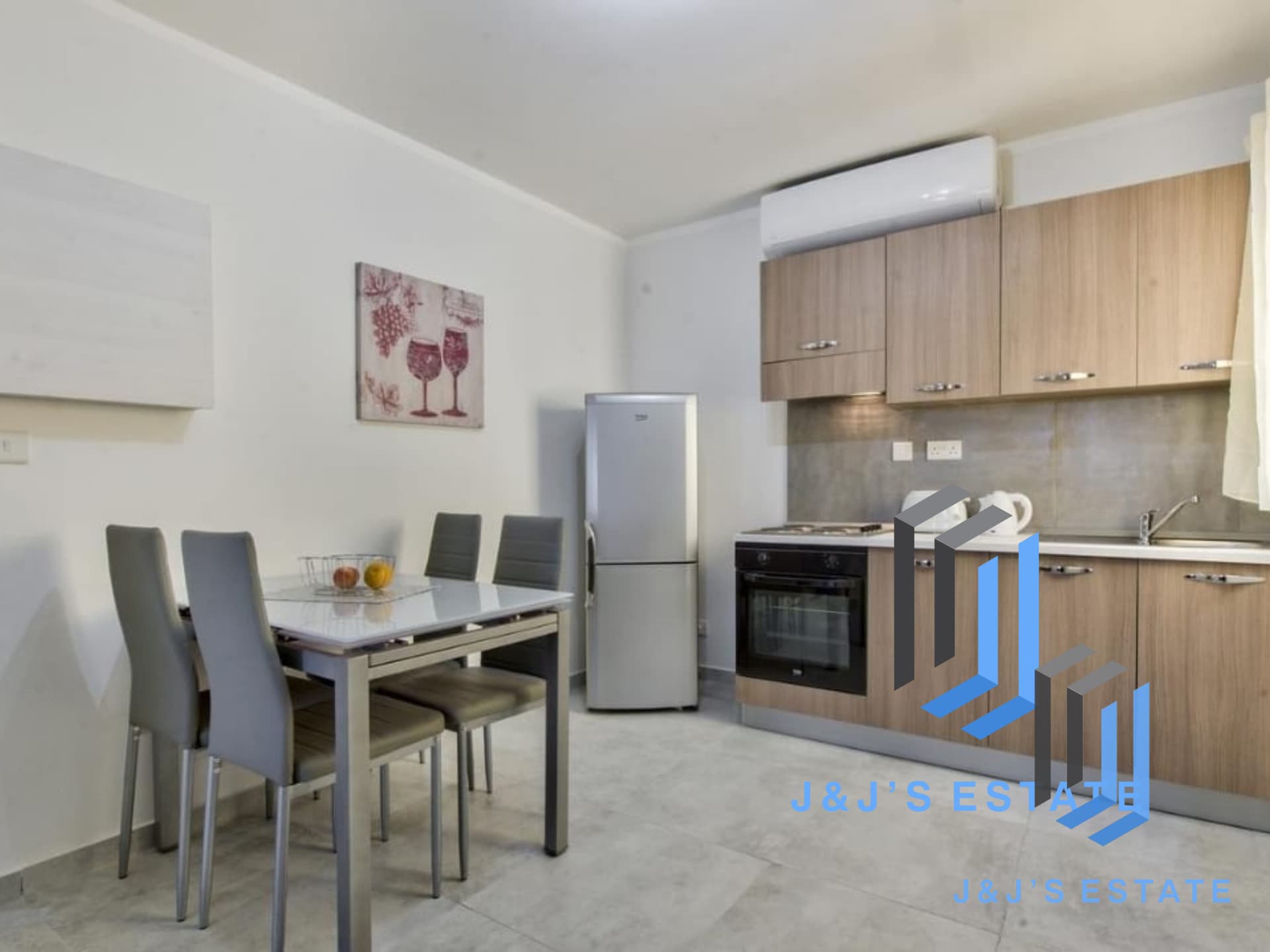 Cozy 2-Bedroom Apartment in Qawra · 1
