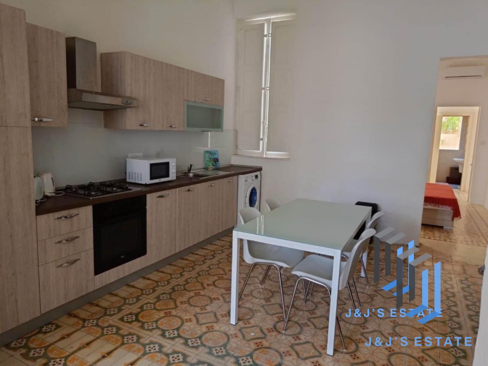 Charming 1-Bedroom Maisonette in Birkirkara · 3