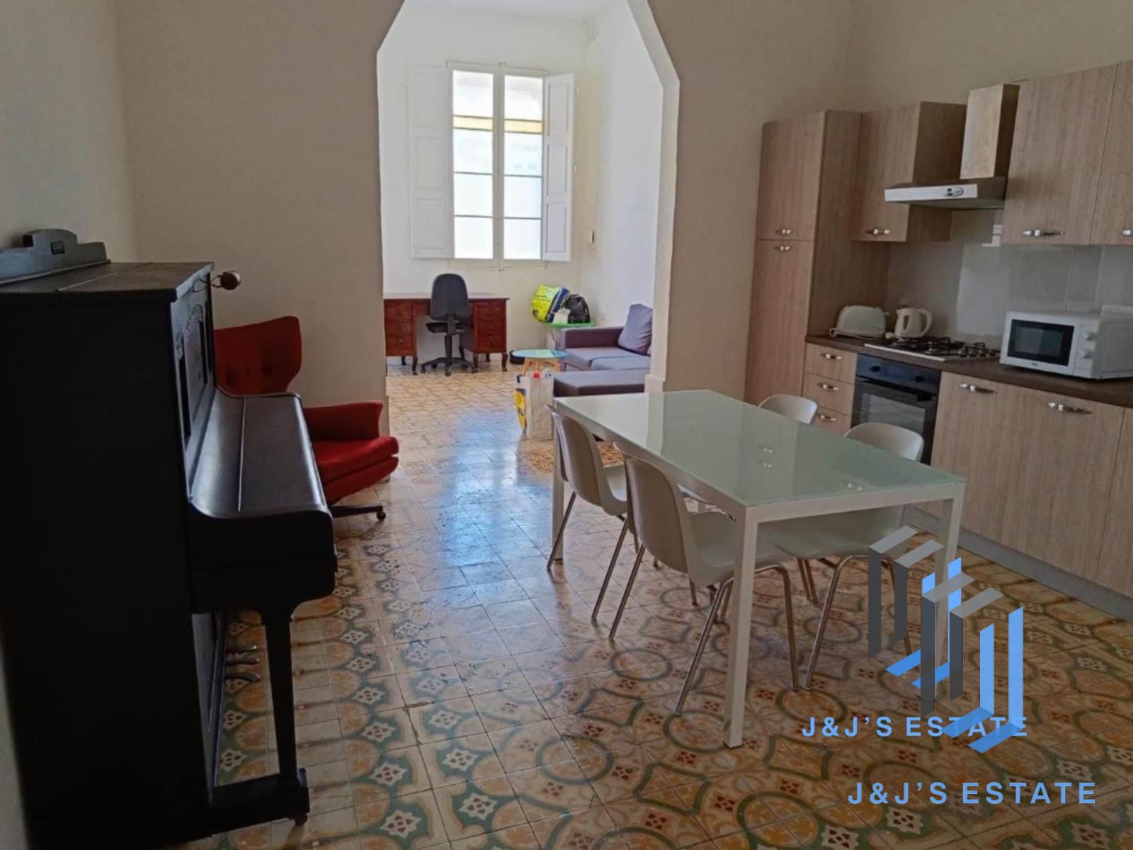 Charming 1-Bedroom Maisonette in Birkirkara · 4