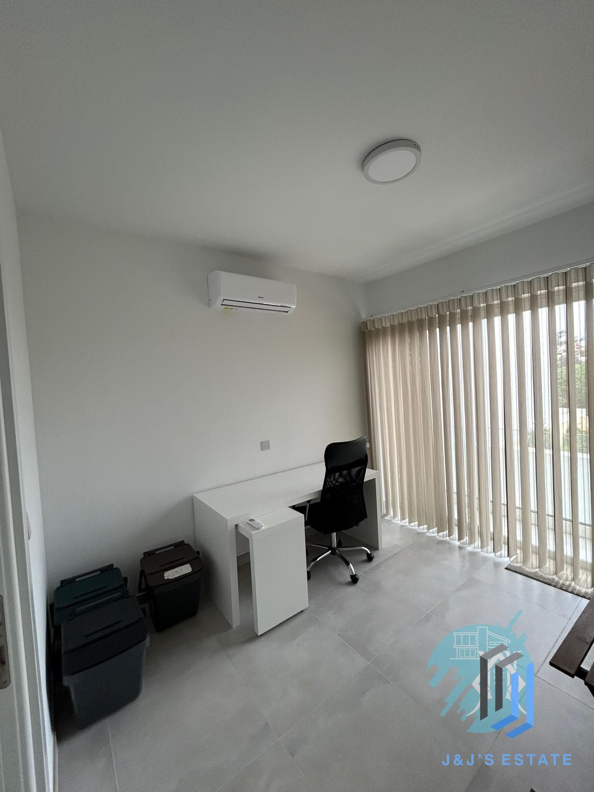 Brand New First Floor Apartment with Office Space in Lija · 1