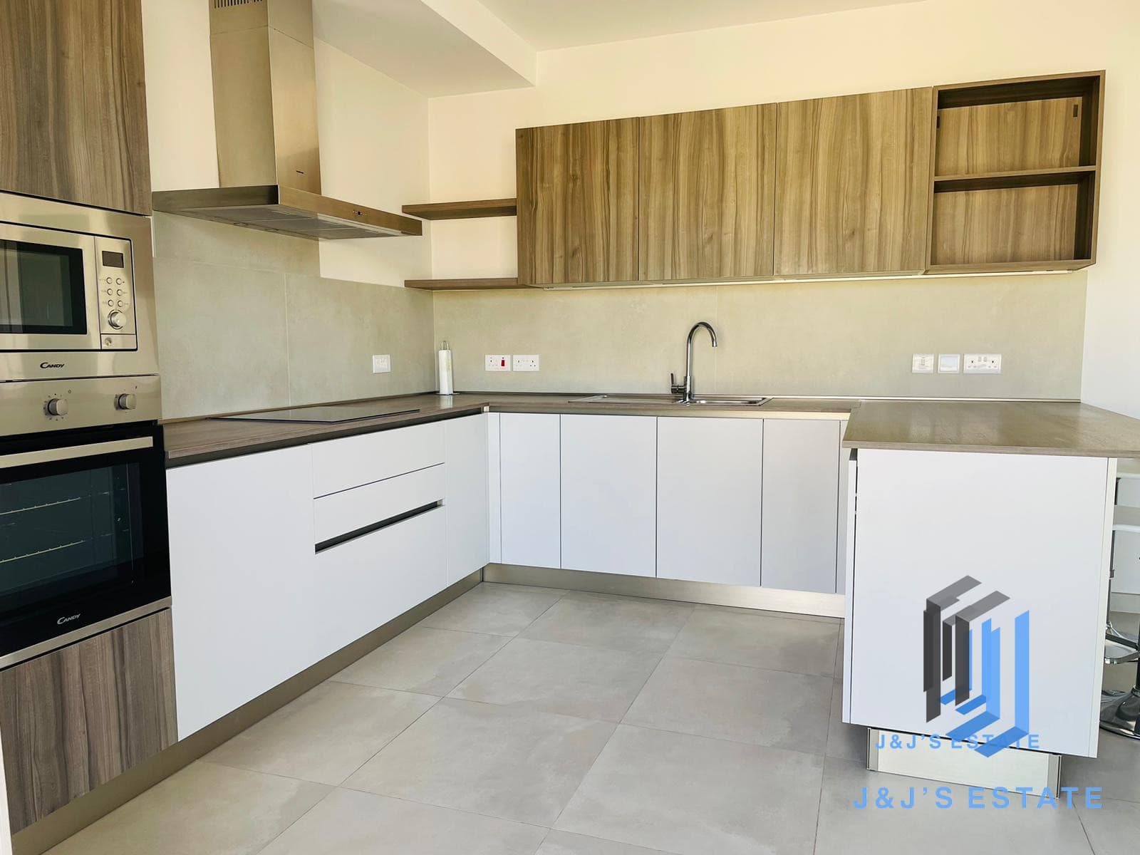 Modern 2-Bedroom Apartment with Office in Lija · 2
