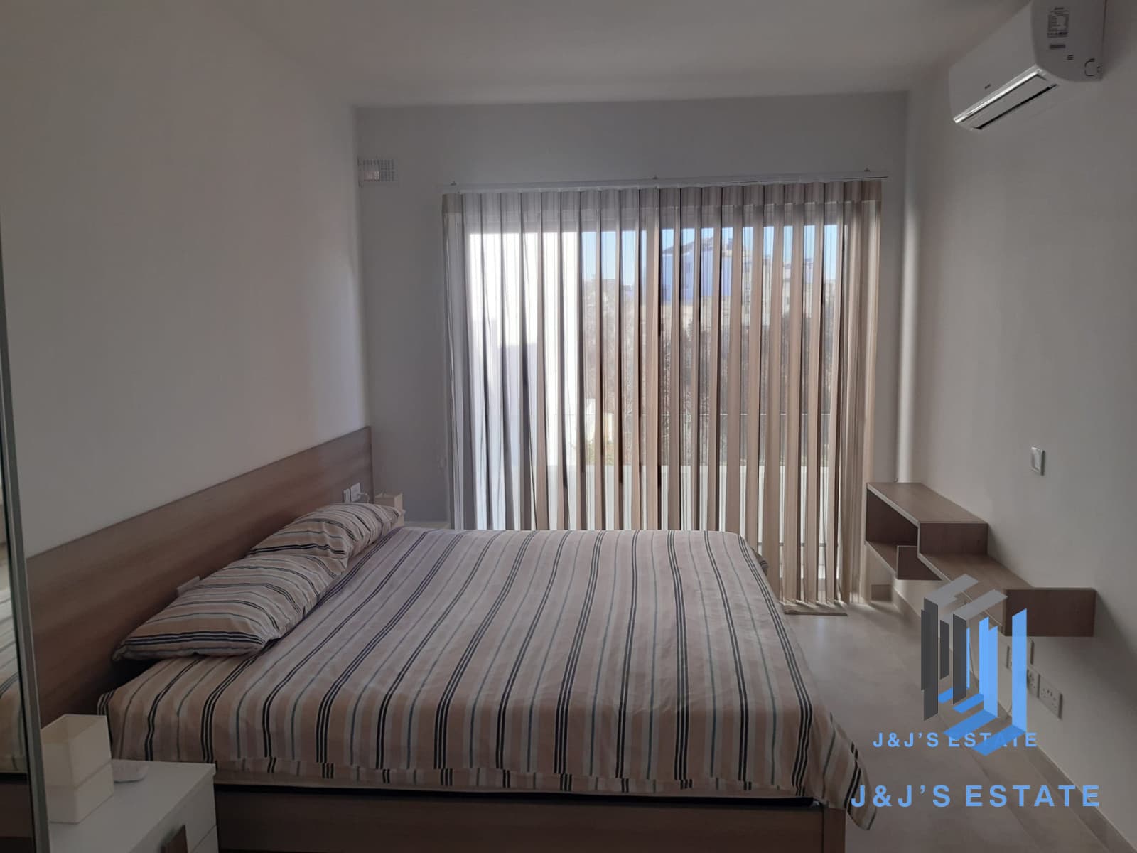 Modern 2-Bedroom Apartment with Office in Lija · 5