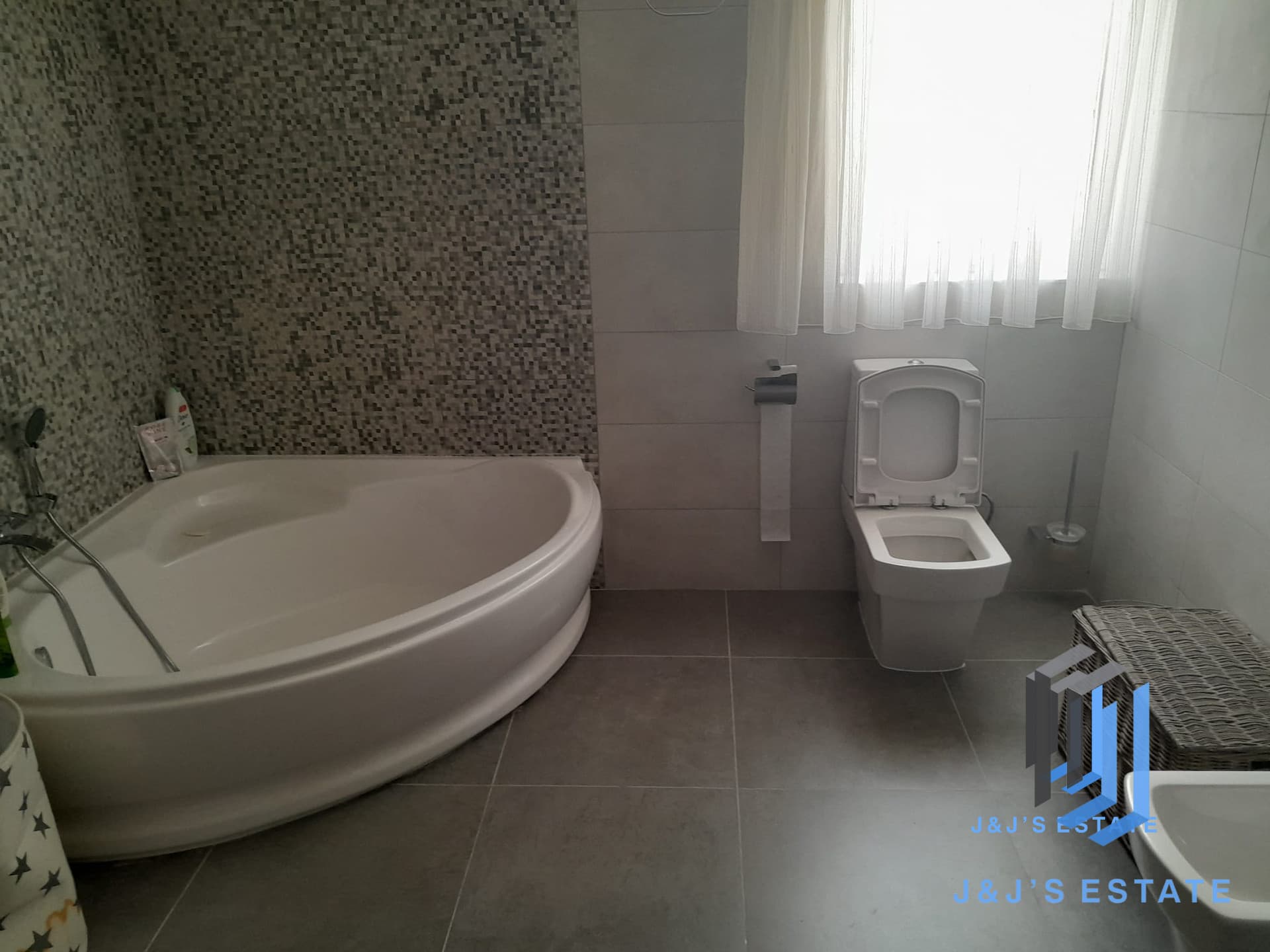 Modern 3-Bedroom Apartment in Zabbar · 4