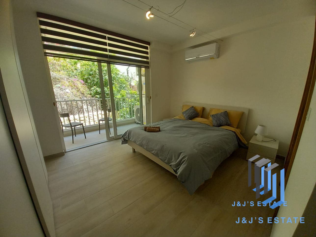 Modern 2-Bedroom Apartment in Sliema · 3