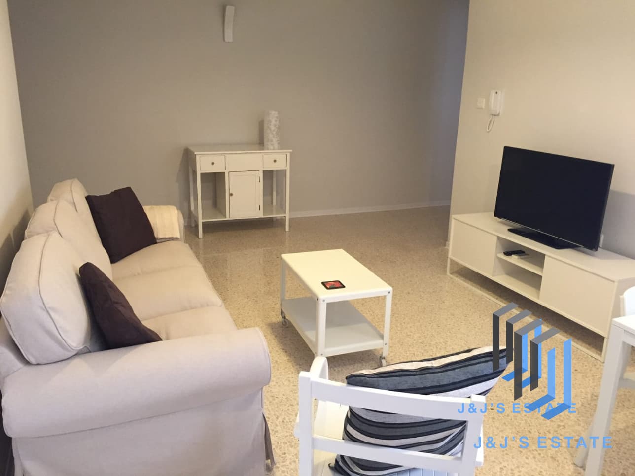 Bright 2-Bedroom Apartment in Gzira · 3