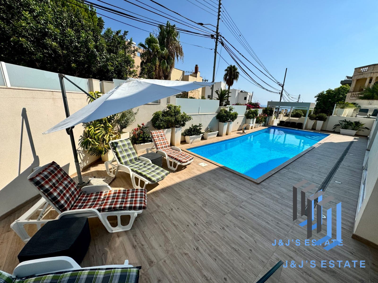Modern 2-Bedroom Apartment with Pool in Swieqi