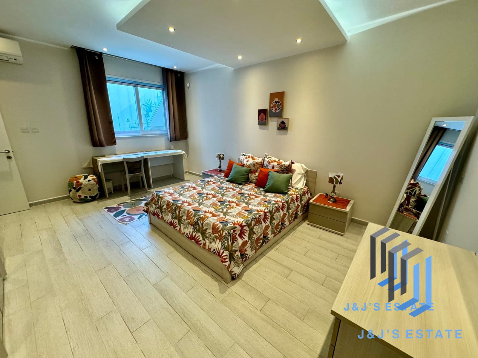 Modern 2-Bedroom Apartment with Pool in Swieqi · 3