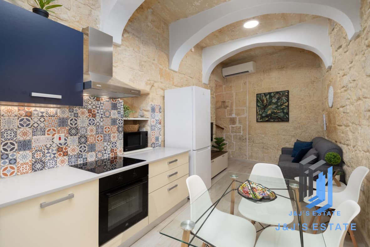 Charming 3-Bedroom Townhouse in Qormi · 2