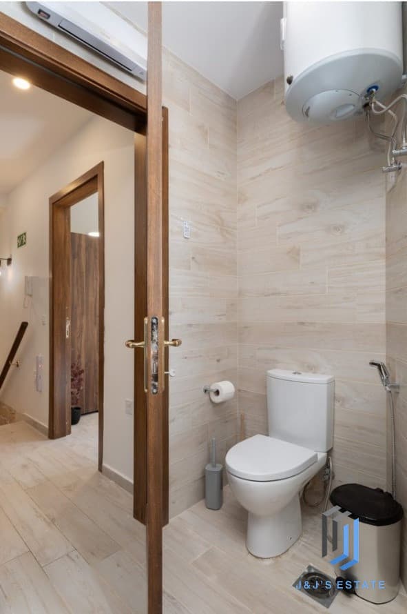 Charming 3-Bedroom Townhouse in Qormi · 23