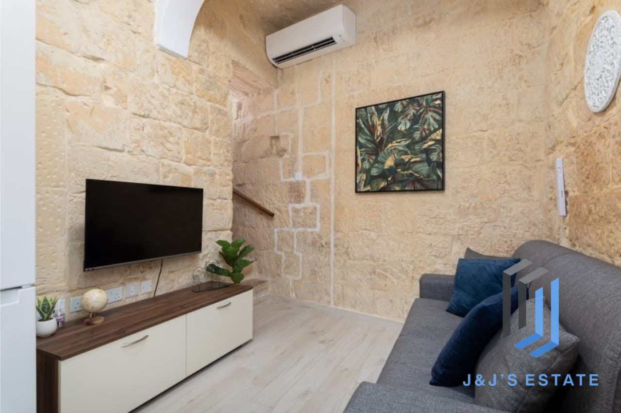 Charming 3-Bedroom Townhouse in Qormi · 4