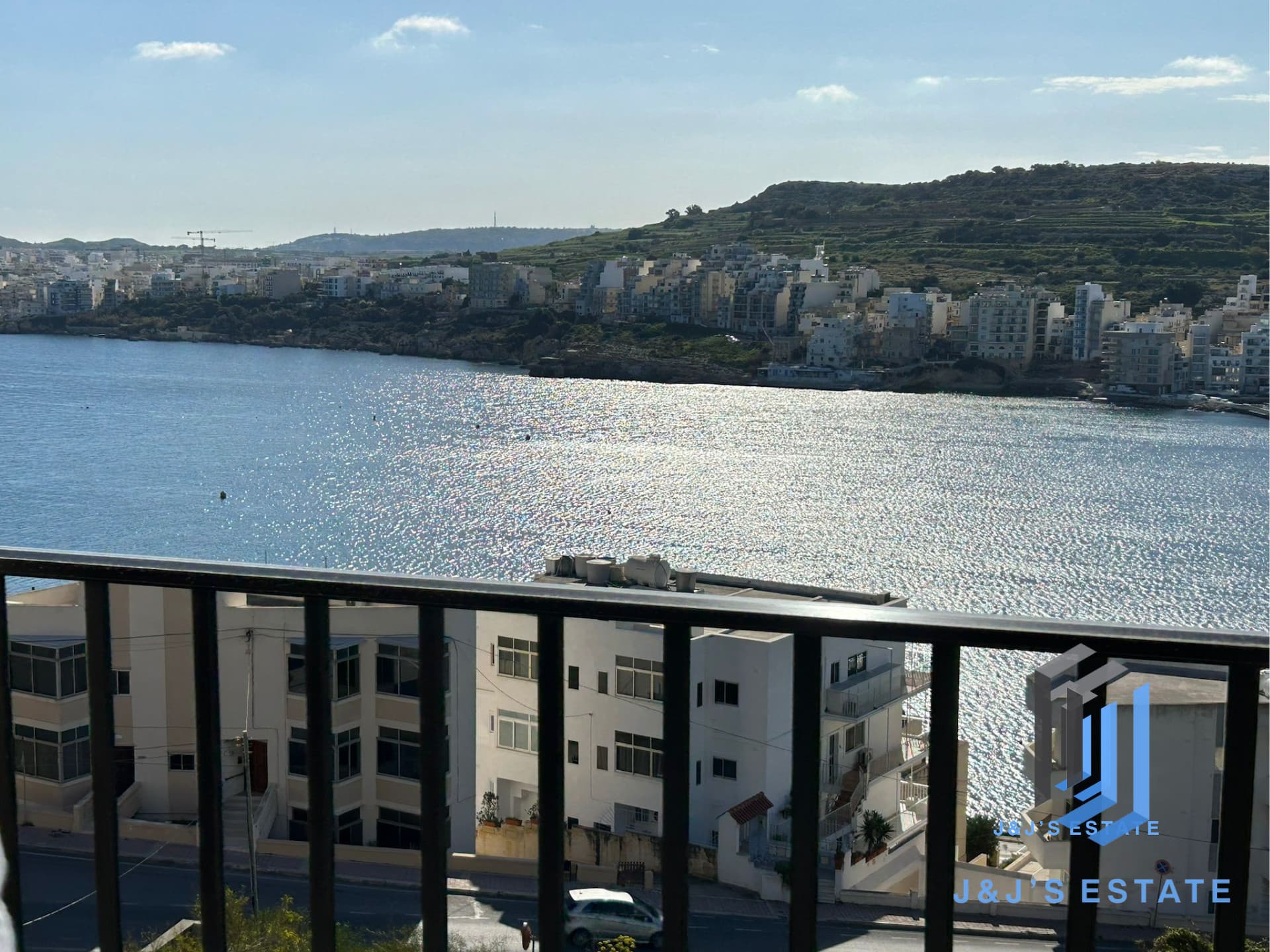 Lovely 2-Bedroom Apartment with Seaview in Xemxija · 2