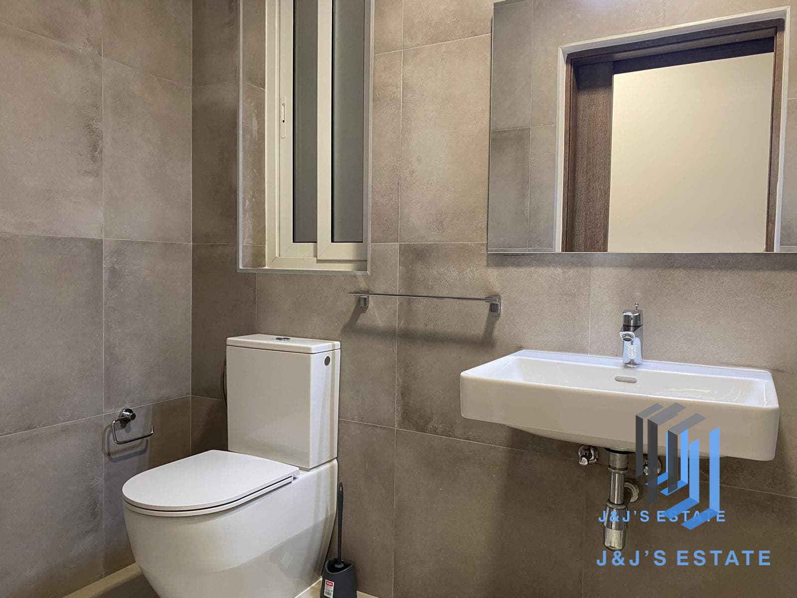 Modern 2-Bedroom Apartment with Sea View in Saint Paul’s Bay · 4