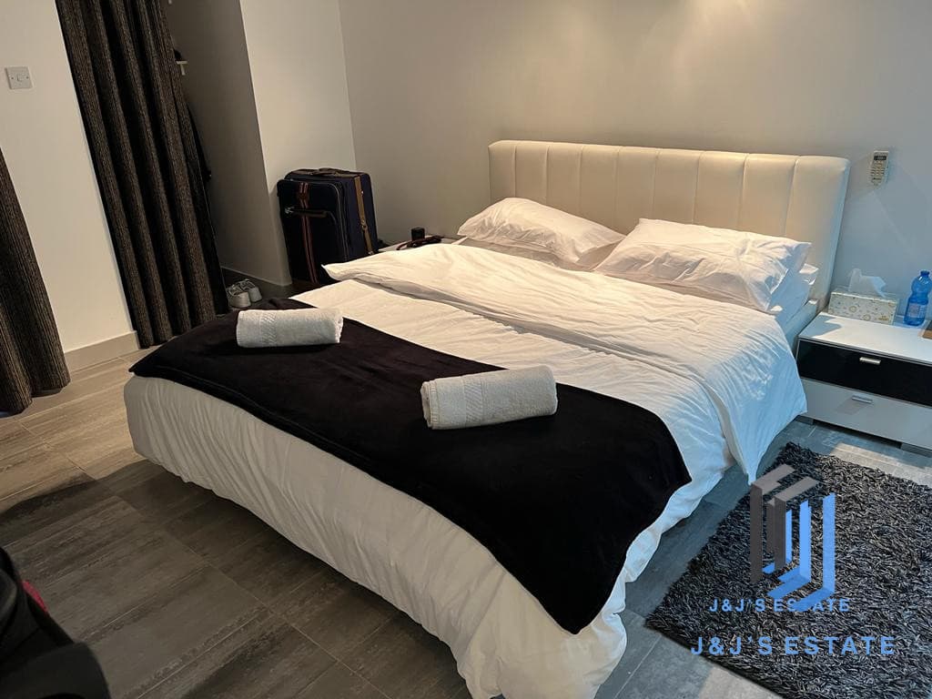 Spacious Seafront Apartment in Sliema - 160 sqm · 4
