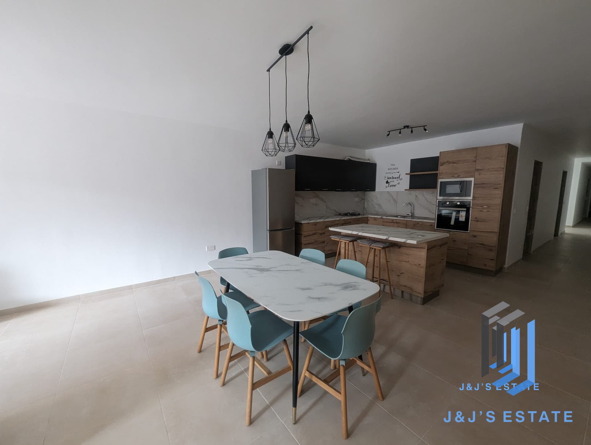 Three-bedroom apartment with two private yards in San Gwann · 1