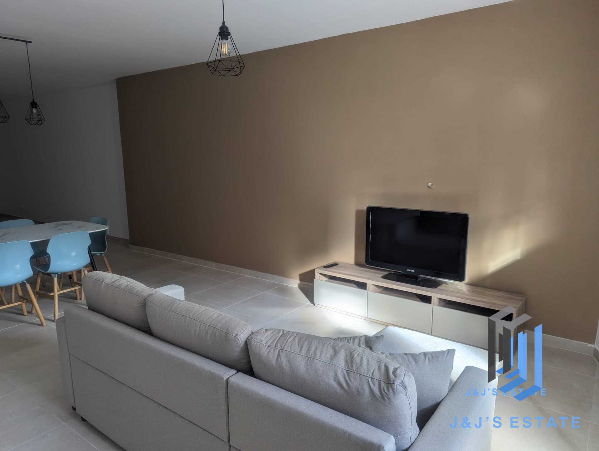 Three-bedroom apartment with two private yards in San Gwann · 4
