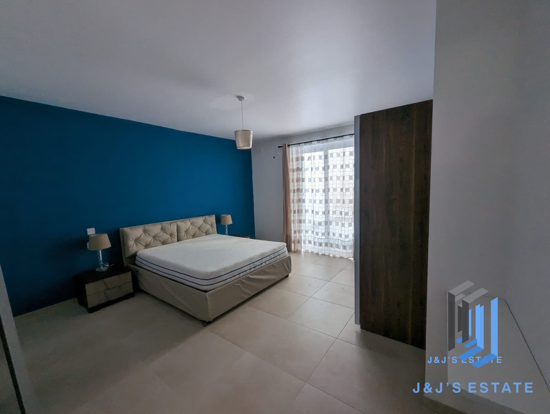 Three-bedroom apartment with two private yards in San Gwann · 5