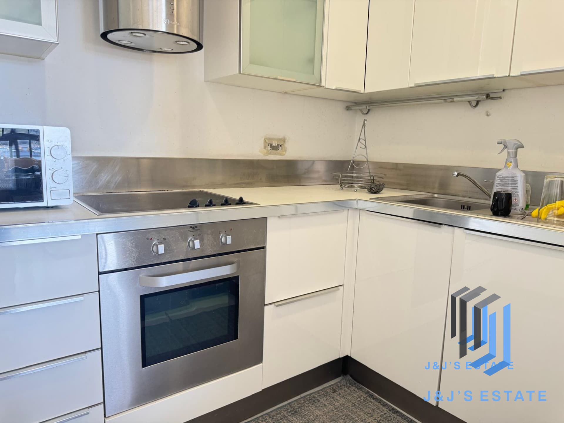 Stunning 3-Bedroom Seafront Apartment in Sliema · 3