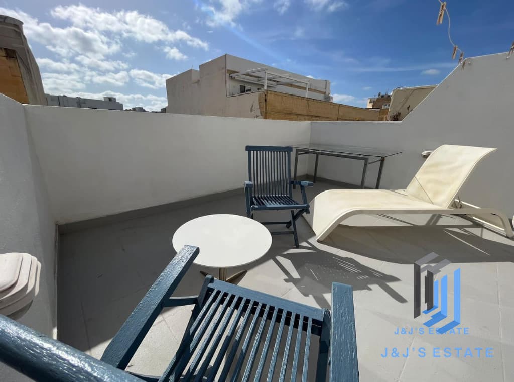 Penthouse in Sliema with Terrace – Prime Location · 1