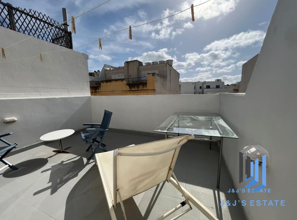 Penthouse in Sliema with Terrace – Prime Location · 3
