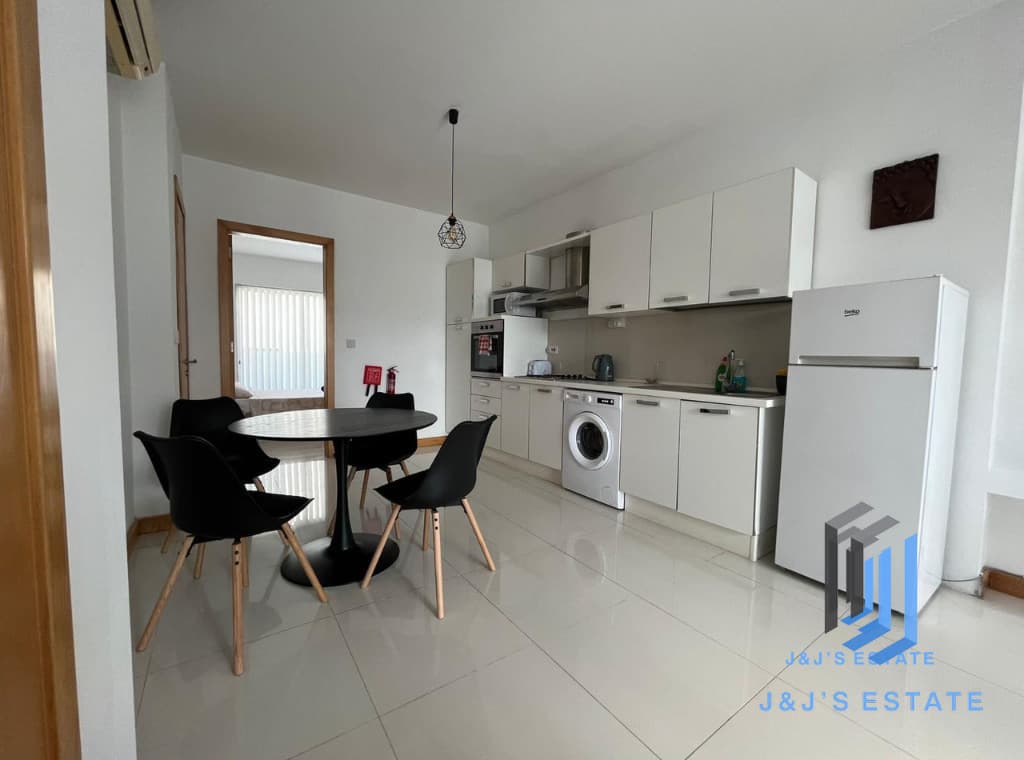 Penthouse in Sliema with Terrace – Prime Location · 4