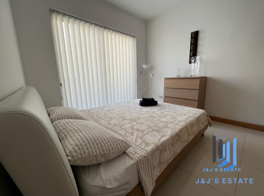 Penthouse in Sliema with Terrace – Prime Location · 5